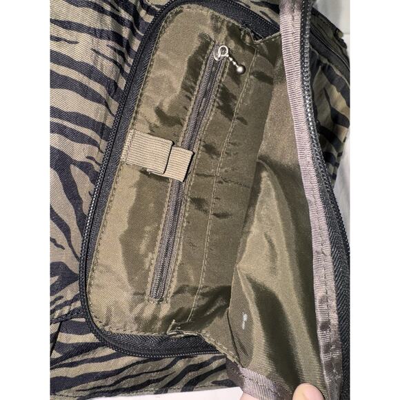 Baggallini Olive Green Animal Print Uptown Bag Crossbody Sling Messenger Bag - Picture 11 of 12